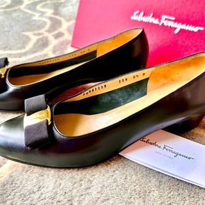 Salvatore Ferragamo Vara Bow Pump 8.5 Black